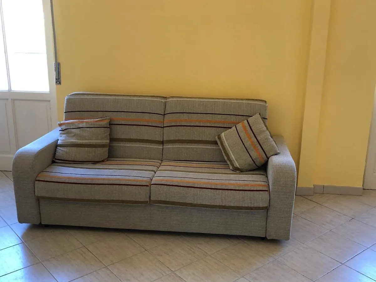 Case Eoliane, Panarea Patti 0*,